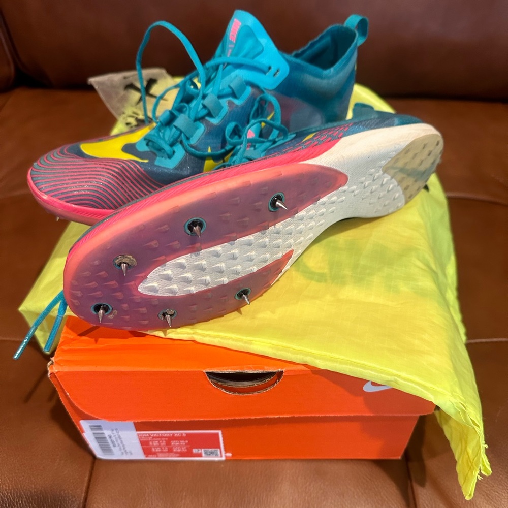 Nike Zoom Victory XC 5
Size 8.5 M
Will fit W 8
Run 1/2 size small
EUC